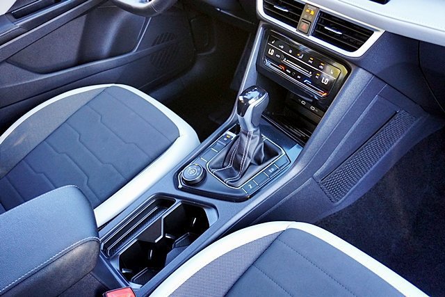 Used 2025 Volkswagen Taos SE AWD/4WD image 18