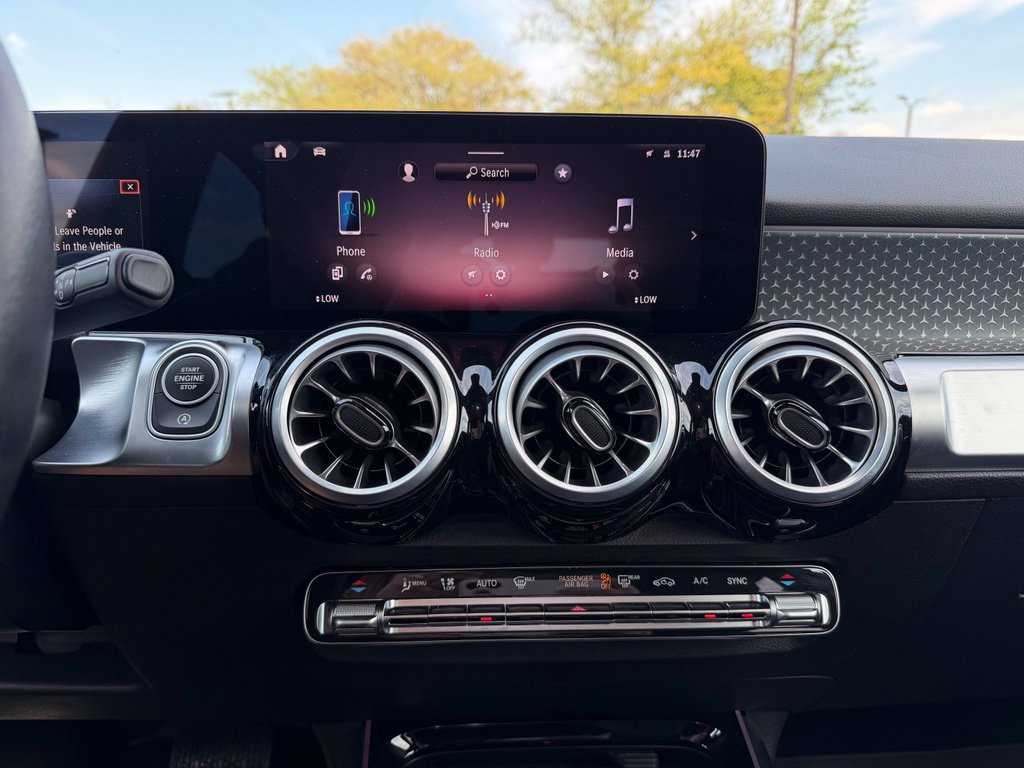 Used 2024 Mercedes-Benz GLB 250 4MATIC image 22