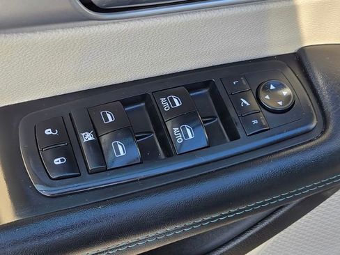 Used 2019 Chrysler Pacifica Limited w/ Advanced Safetytec Group image 13