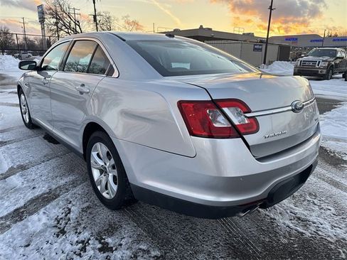 Used 2010 Ford Taurus SEL image 4