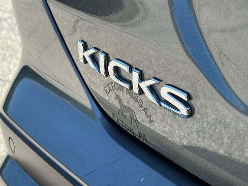 Used 2021 Nissan Kicks S FWD image 9