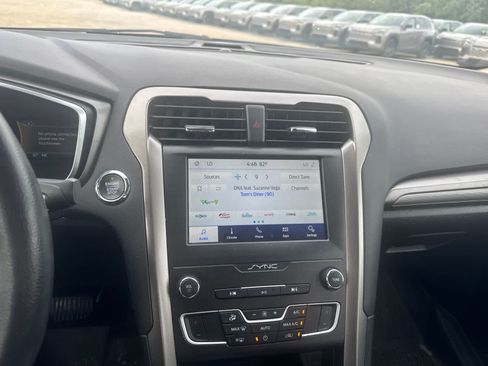 Used 2020 Ford Fusion SE FWD image 17