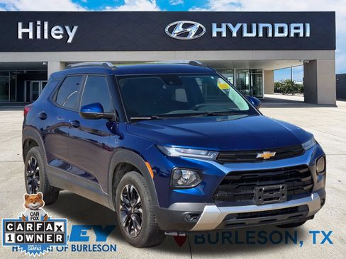 Used 2022 Chevrolet TrailBlazer LT FWD image 2
