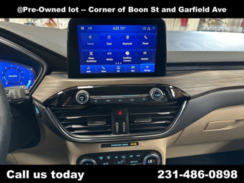 Used 2020 Ford Escape Titanium AWD/4WD image 19