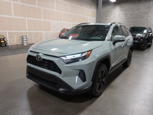 Used 2022 Toyota RAV4 XLE image 2