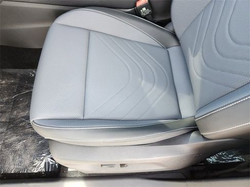 New 2026 Volkswagen Tiguan SE image 22