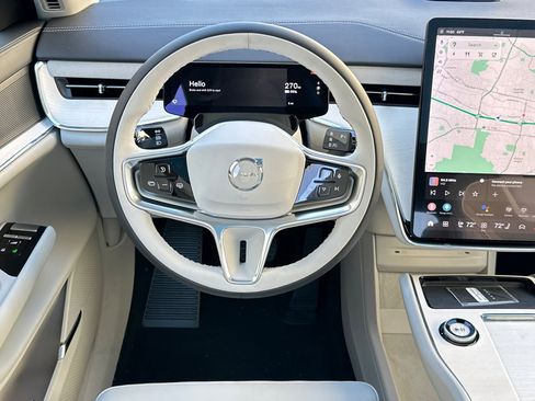 New 2025 Volvo EX90 Plus w/ Protection Package Premier image 15