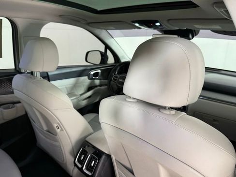 Used 2023 Kia Sorento SX image 27