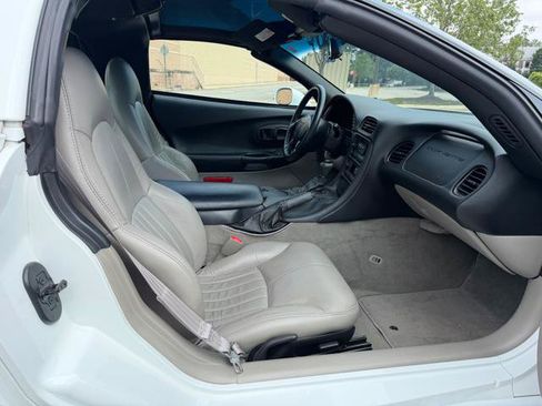 Used 1998 Chevrolet Corvette Coupe RWD image 10