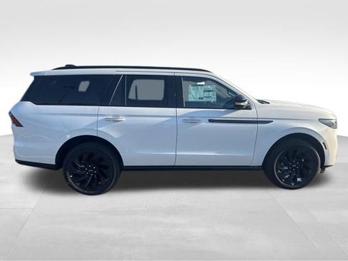 New 2026 Lincoln Navigator Reserve image 7