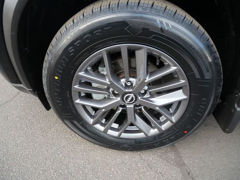 Used 2023 Nissan Rogue S image 31