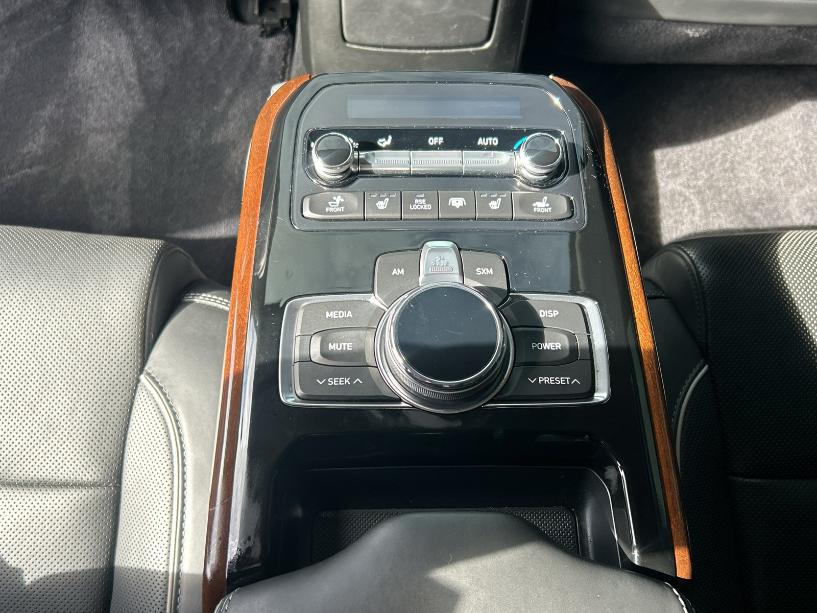 Used 2019 Genesis G90 3.3T Premium RWD image 34