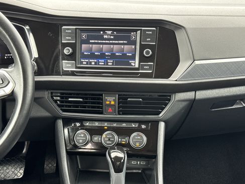 Used 2024 Volkswagen Jetta SE image 17