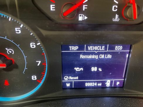 Used 2023 Chevrolet Malibu LT FWD image 2