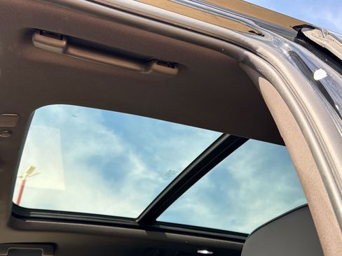 Used 2023 GMC Yukon XL Denali image 15