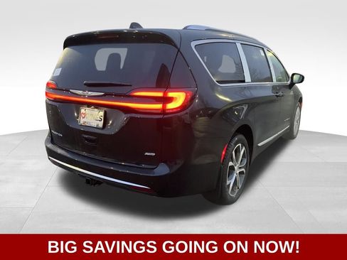 New 2026 Chrysler Pacifica Pinnacle w/ Trailer Tow Group image 8
