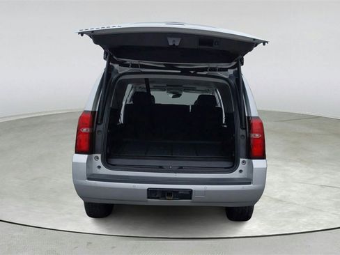 Used 2019 Chevrolet Suburban LT image 12