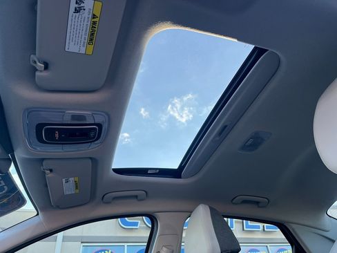 Used 2021 Hyundai Elantra Limited image 19