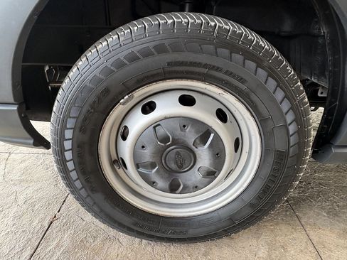 Used 2017 Ford Transit 350 XL image 9