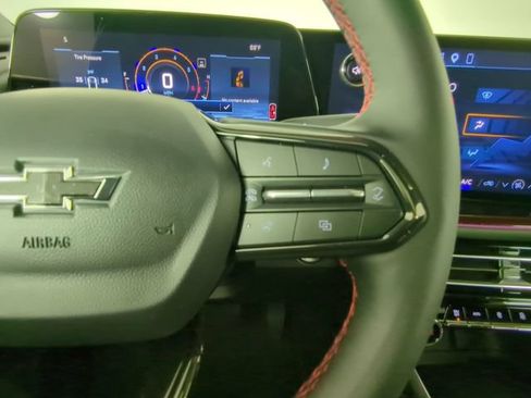 Used 2026 Chevrolet Traverse RS w/ LPO, Floor Liner Package FWD image 28