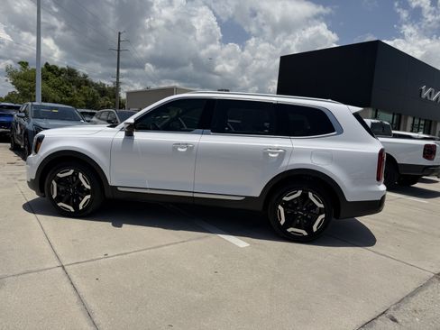 Certified 2024 Kia Telluride S FWD image 7