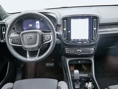 Certified 2023 Volvo C40 Recharge Core w/ Protection Package Premier image 26