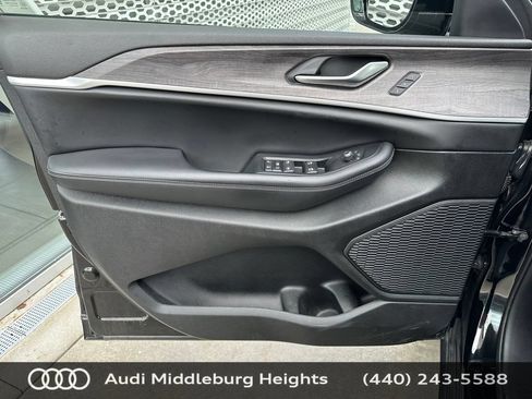 Used 2023 Jeep Grand Cherokee L Limited w/ Trailer Tow Group (B) AWD/4WD image 14
