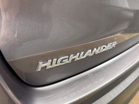 Used 2018 Toyota Highlander XLE image 24
