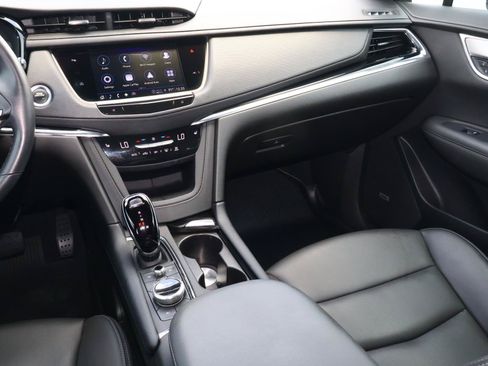 Certified 2024 Cadillac XT6 Luxury w/ LPO, Floor Liner Package FWD image 17