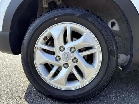 Used 2020 Hyundai Venue SEL FWD image 6