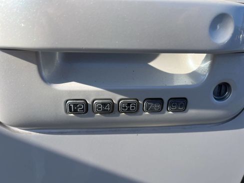 Used 2011 Ford F150 Lariat w/ Lariat Plus Pkg image 17