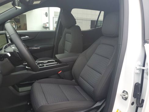 New 2026 Chevrolet Equinox LT w/ LPO, Floor Liner Package image 16