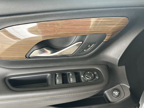 Used 2020 GMC Terrain SLE w/ Driver Convenience Package image 11