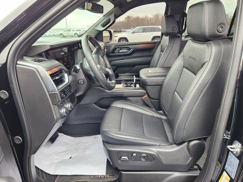 Used 2025 GMC Yukon Denali image 13