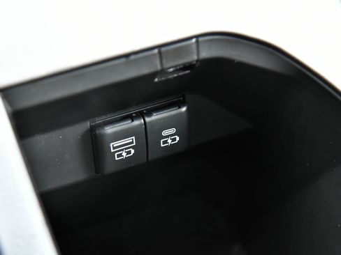 Used 2024 Toyota Camry SE w/ Convenience Package image 27