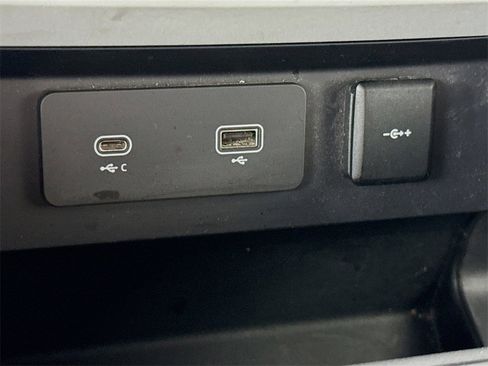 Used 2022 Land Rover Defender 90 X-Dynamic S image 22