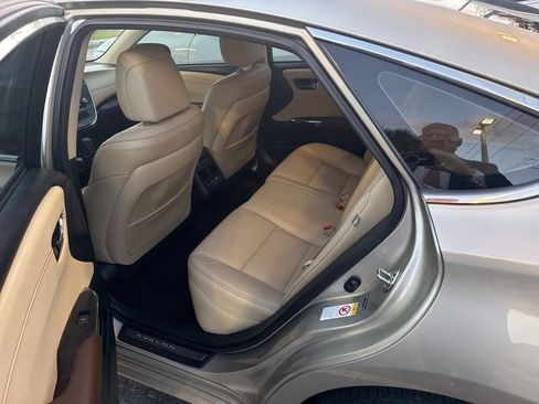 Used 2017 Toyota Avalon Limited image 5