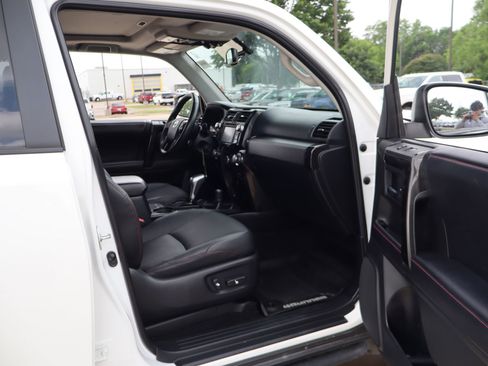 Used 2019 Toyota 4Runner TRD Off-Road Premium AWD/4WD image 29