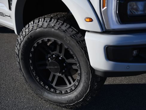 New 2026 Ford F250 Lariat w/ Black Appearance Package image 9