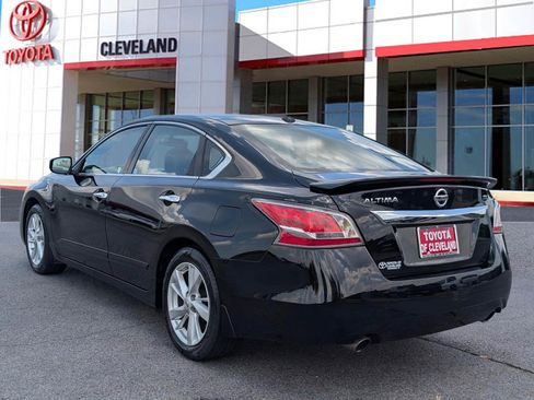 Used 2015 Nissan Altima 2.5 SL w/ Technology Package FWD image 4