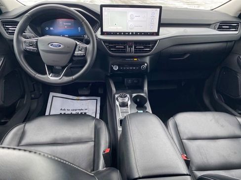 Used 2023 Ford Escape Platinum image 5