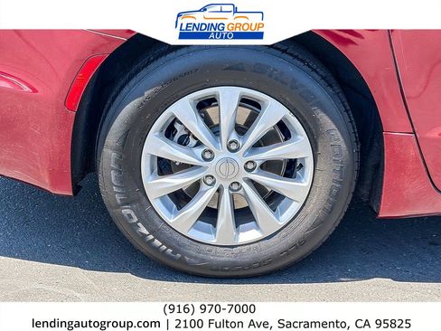 Used 2018 Chrysler Pacifica Touring-L FWD image 10