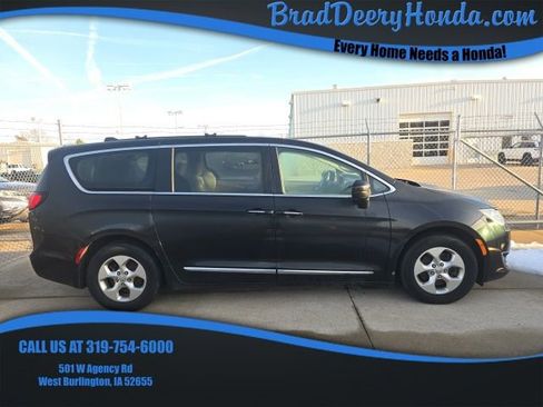 Used 2017 Chrysler Pacifica Touring-L Plus image 1