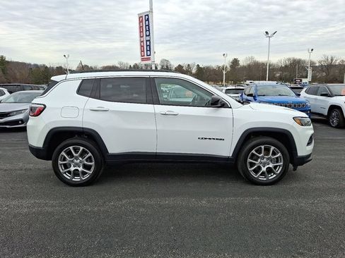 Certified 2022 Jeep Compass Latitude image 8