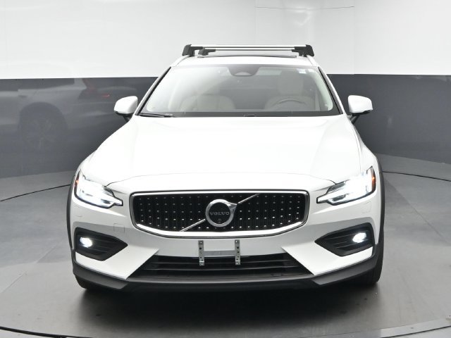Used 2024 Volvo V60 B5 Cross Country Plus w/ Protection Package Premier AWD/4WD image 2