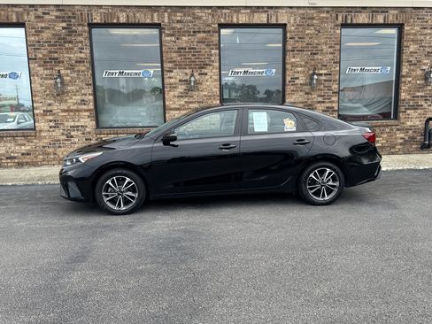 Used 2023 Kia Forte LXS FWD image 2