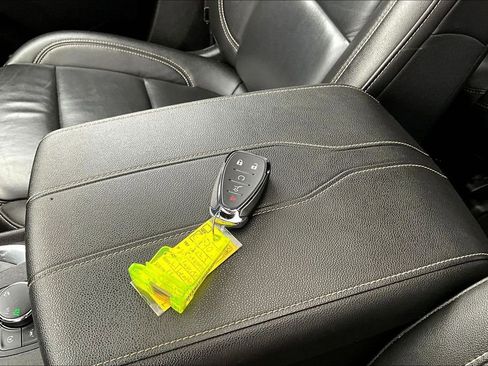 Used 2023 Chevrolet Traverse LT w/ LT Premium Package image 33