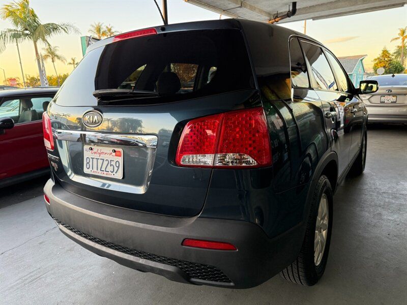 Used 2011 Kia Sorento LX AWD/4WD image 11