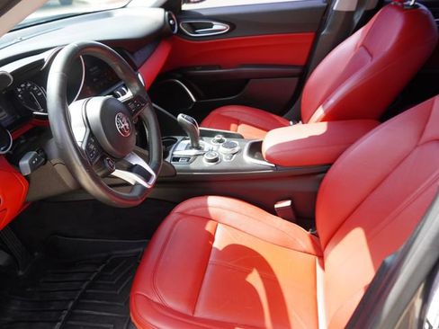 Used 2020 Alfa Romeo Giulia RWD image 17