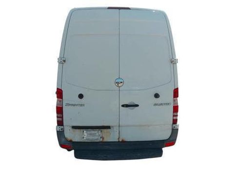 Used 2011 Freightliner Sprinter 2500 RWD image 4